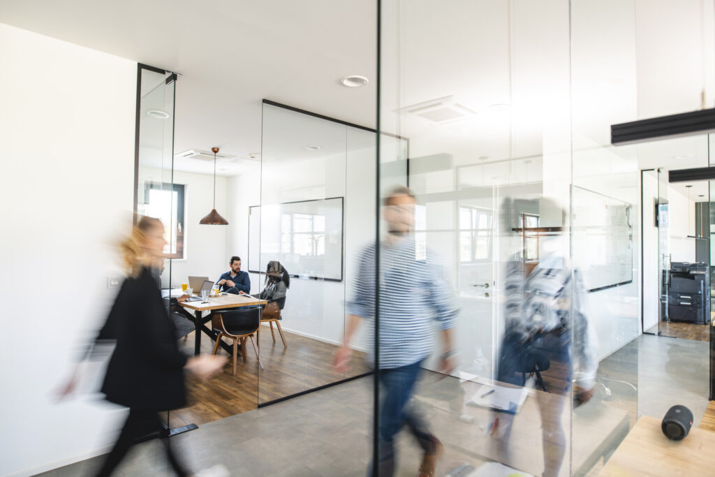 Banken, Versécherungsgesellschaften a géigesäitege Gesellschaften